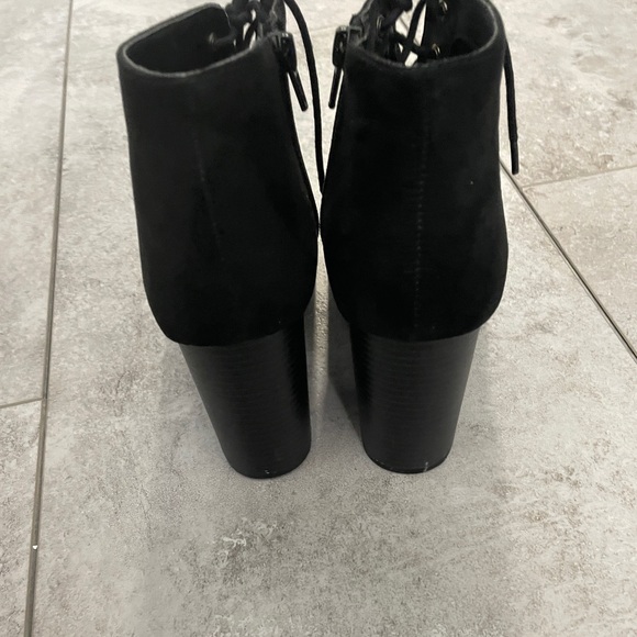 APT 9 black high heel tie up shoes booties SZ 9 - Picture 3 of 6